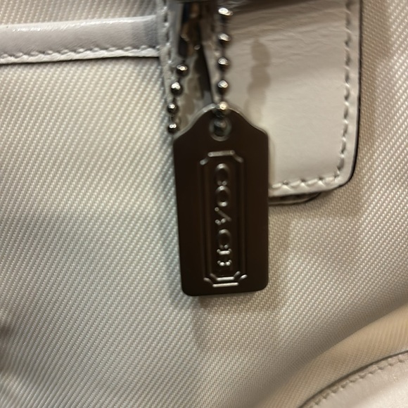 Small Cream coach purse - Picture 2 of 6